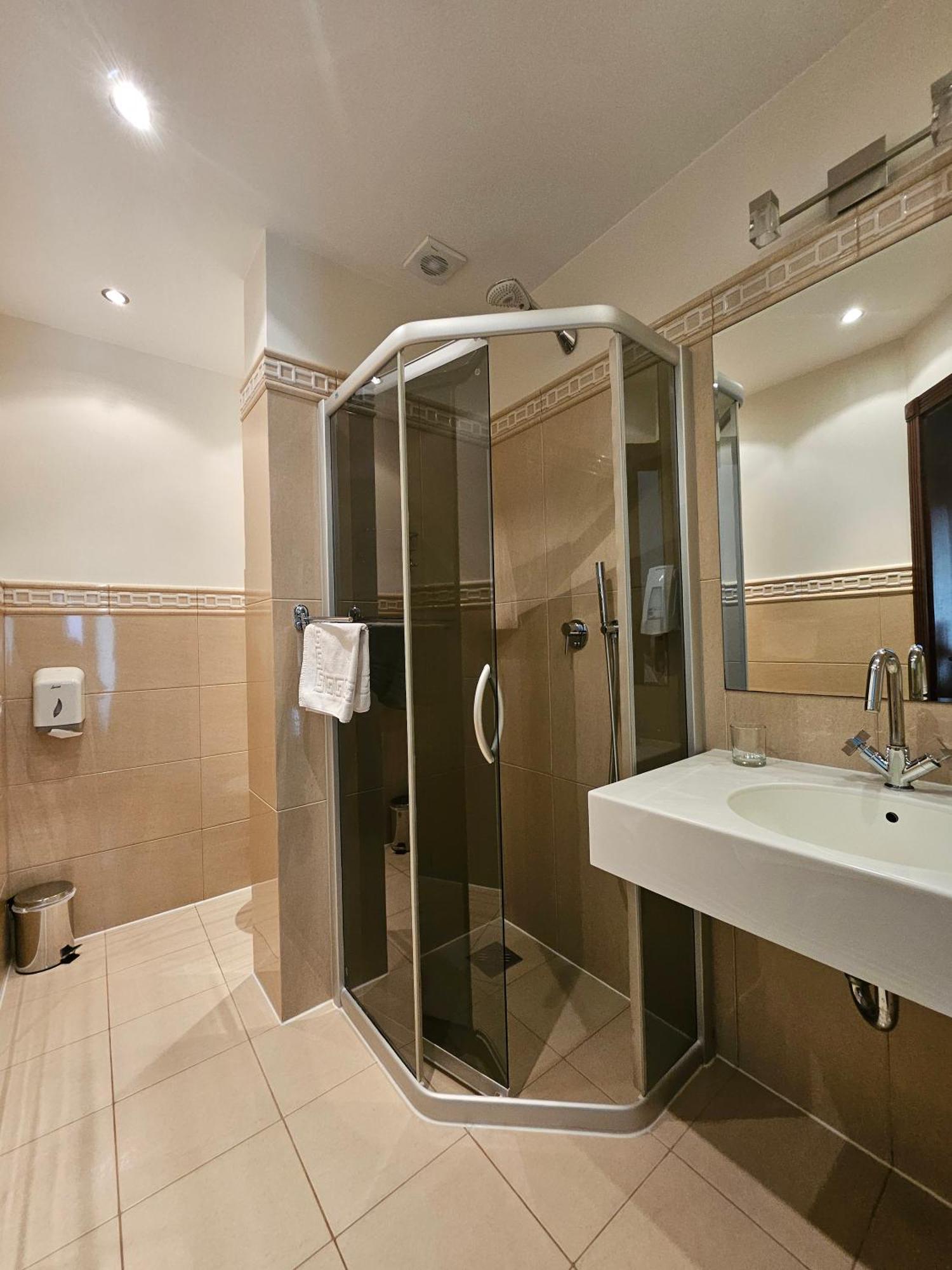 Guest House & Villa Astoma พาลังกา ภายนอก รูปภาพ