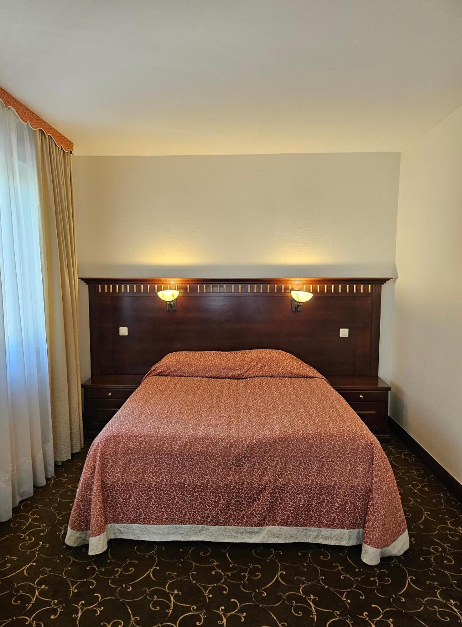 Guest House & Villa Astoma พาลังกา ภายนอก รูปภาพ